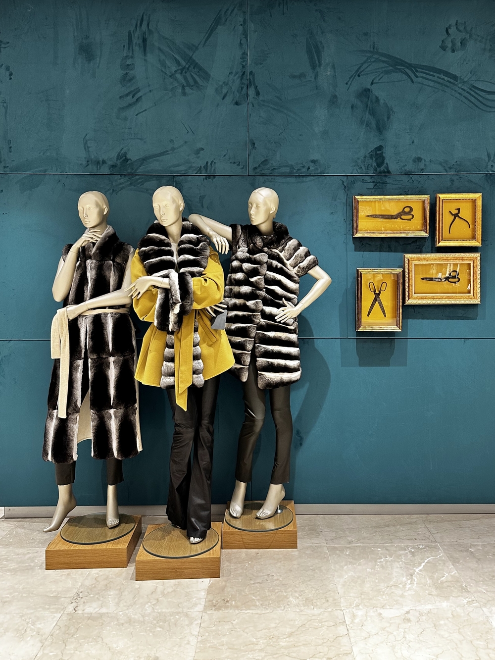 İstanbul'daki fabrikadan yeni kürk giyim koleksiyonunun amiral gemileri